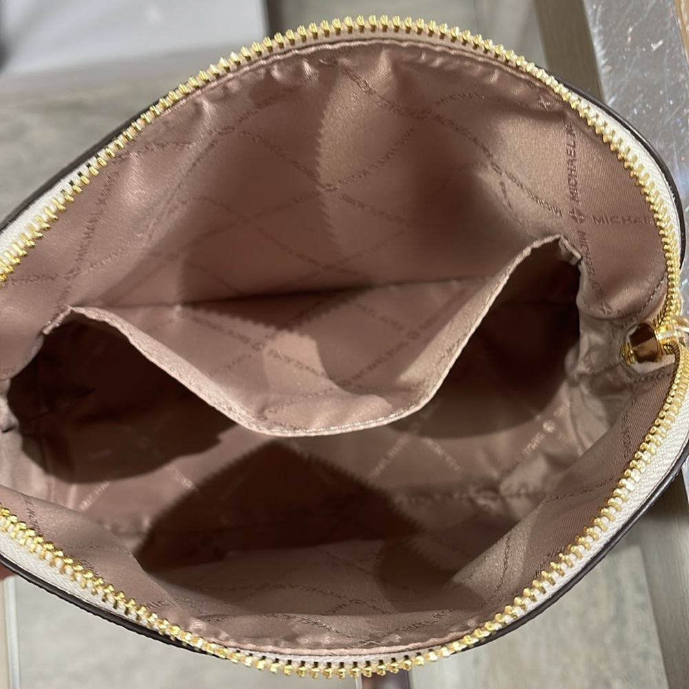 MICHAEL KORS Jet Set Medium Logo Dome Satchel Crossbody XCROSS XBODY
Vanilla - Picture 9 of 16